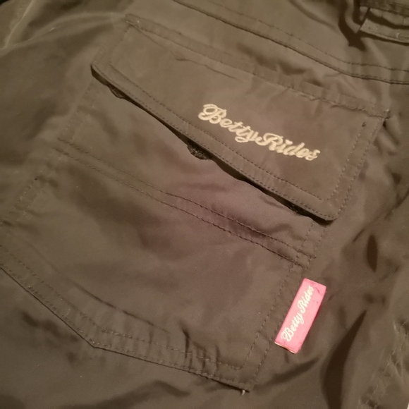 BETTY RIDES Snowboarding Pants Woman’s Size Medium - Picture 12 of 15